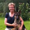 Anna Haeggblom Bjellå Som 14-åring blev jag aktiv som instruktör och tävlande i Uppsala BK. I början av 80-talet utbildade jag mig till lärare i hundtjänst, och kompletterade 2010 genom att bli SBK-lärare bruks/tävlingslydnad och 2015 som SBK-lärare spår. Som lärare utbildar man instruktörer inom SBK, och jag har hållit utbildningar för allmänlydnadsinstuktörer och för SBK-instruktörer bruks/tävlingslydnad. Dessutom håller jag gärna valp-, allmänlydnads-, dressyr- och klickerkurser samt spår-, sök-, rapport-, och skyddsutbildningar. Jag är även domare i bruks och lydnadstävlingar.