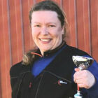 Monika Nilsson Jag är en skåning boende i Karlskoga. Uppvuxen med en massa olika djur och har alltid trivts och haft en bra kontakt med hundar.
Har en gammal samojed herre och en aktiv schäfer. Det är sedan schäfern kom in i mitt liv som intresset att träna hund exploderade. Jag har inom SBK gått utbildningar till tävlingssekreterare (2017), SBK-instruktör Allmänlydnad (2018) och MH-figurant (2018).
Vi tränar mycket spår och en del lydnad.
Två motto från min värld
"Det blir inte bättre än vad du själv gör det till"
"Det finns inget dåligt väder, bara dåliga kläder"
Hoppas vi ses nån gång.